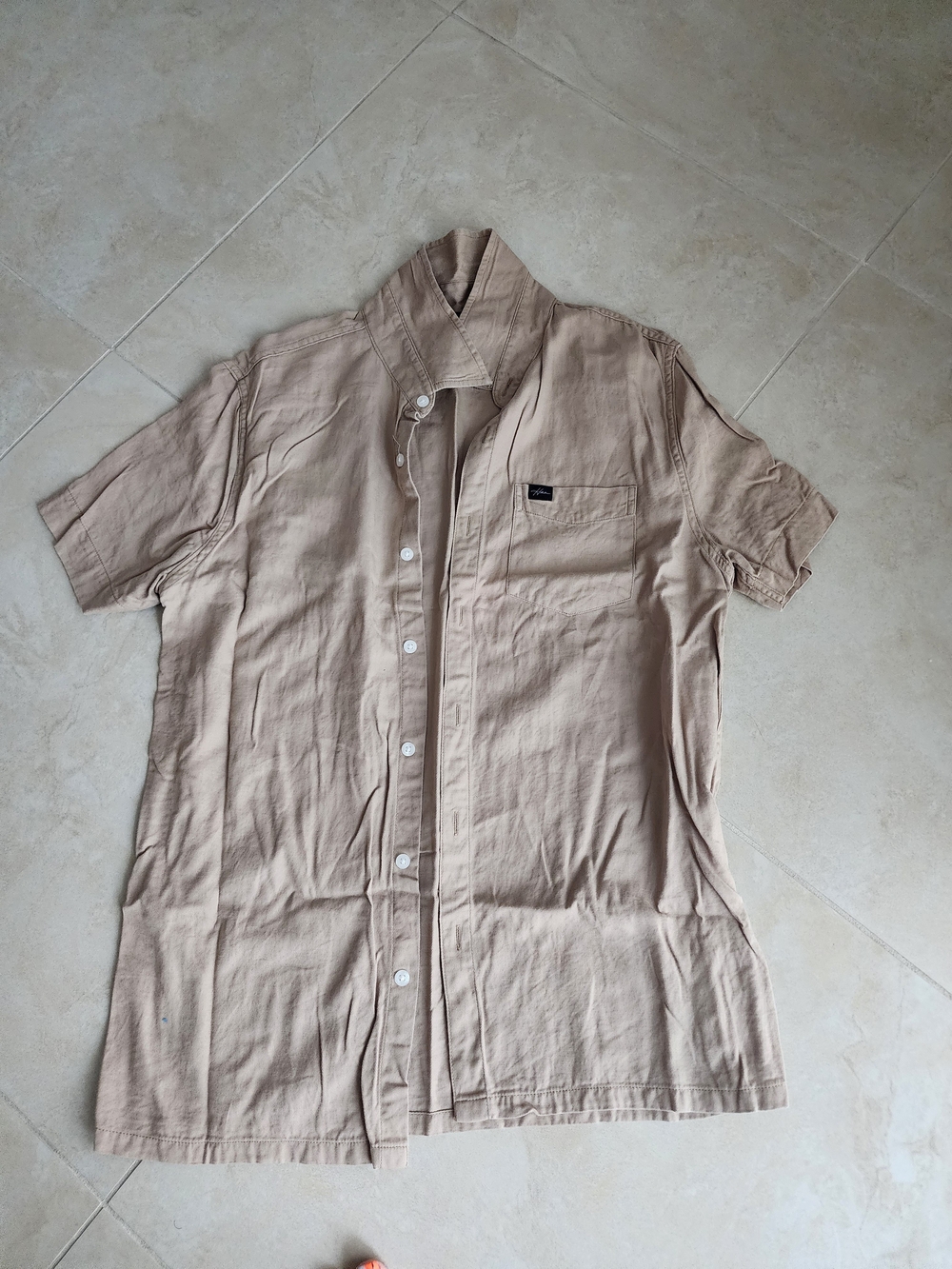 Hollister Men's Short-Sleeve Button-Up Shirt in Light Beige